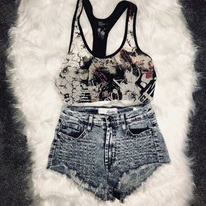 GUESS - Graffiti racerback top 🖤